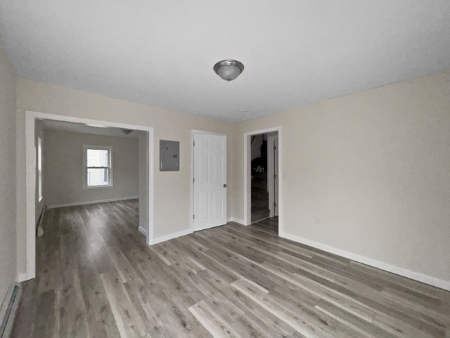 Building Photo - 8-10 Varnum St