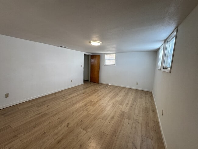 Building Photo - 841 Cook Ave