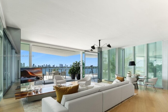 Building Photo - 1300 Monad Ter