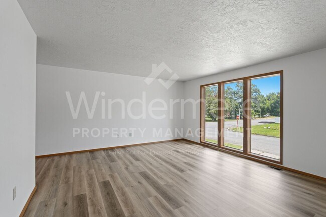 Foto del edificio - 802 S Calvin Rd