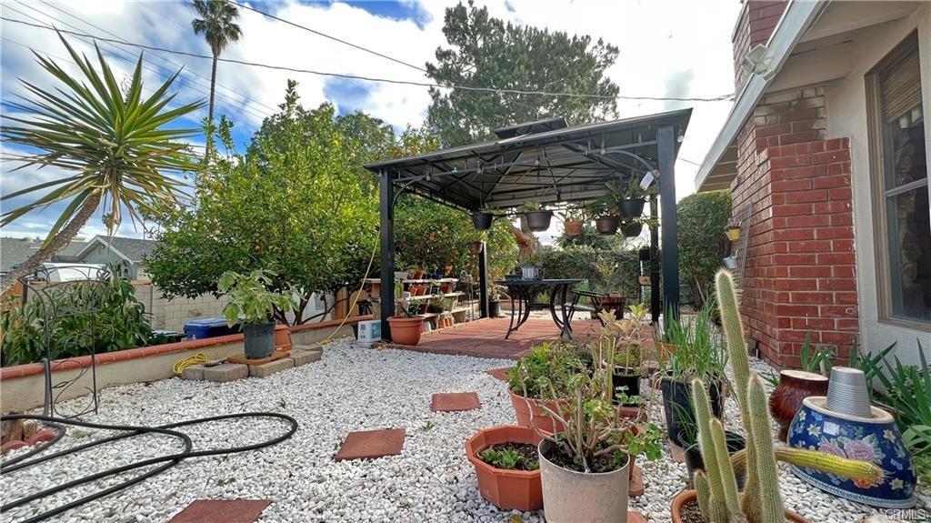 Foto principal - 7846 Woodlake Ave