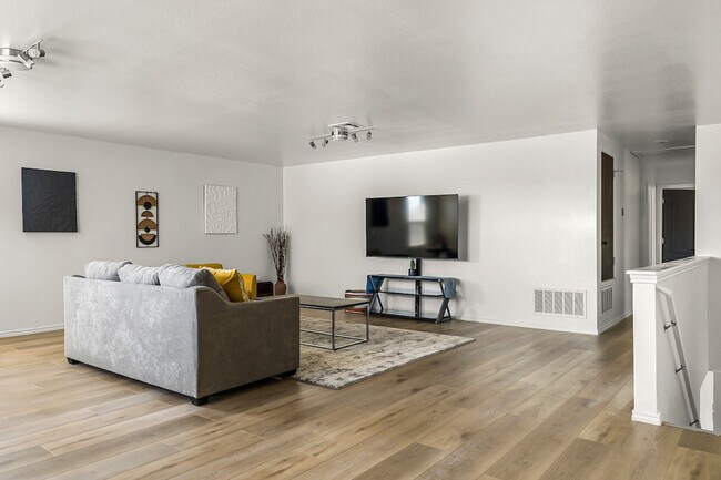 Foto del edificio - 311 Evening Grosbeak Dr