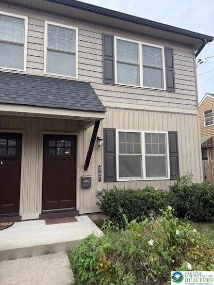 Primary Photo - 547 E Station Ave