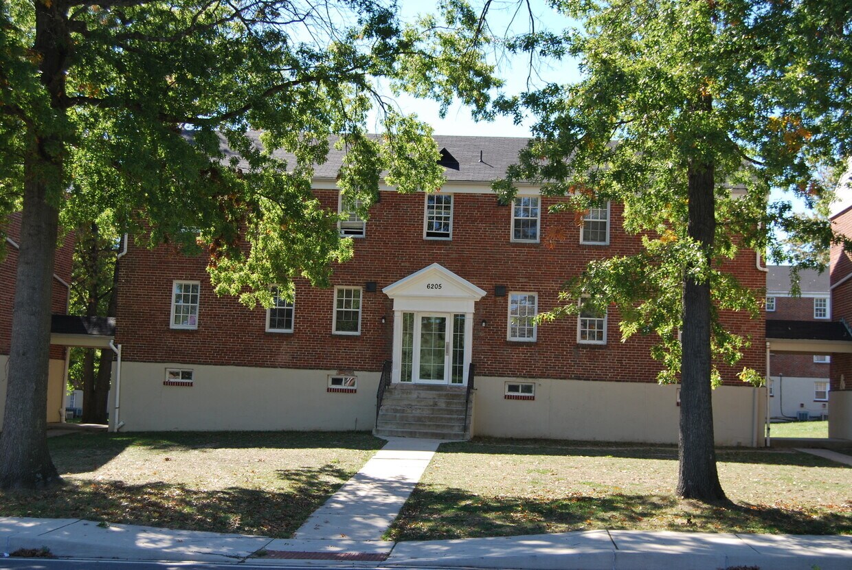 Primary Photo - Edgewood - The Grove - 2 Bedroom 1 Bath