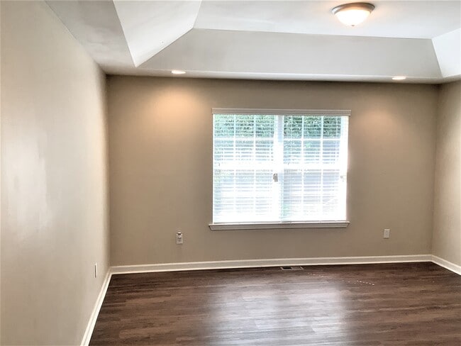 Building Photo - 108 River Watch Dr