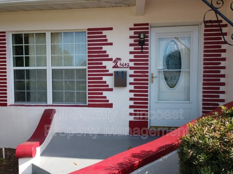 Primary Photo - 5642 9th Ave N