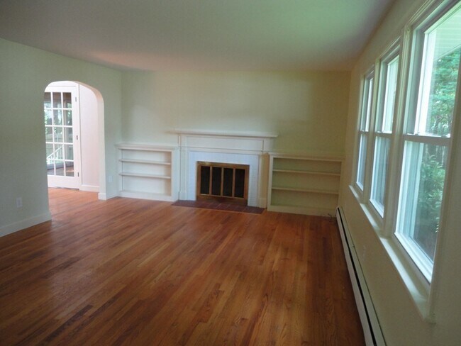Building Photo - 44 Chevy Chase Rd