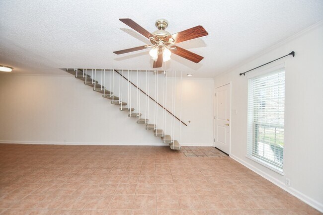 Building Photo - 2503 McCue Rd