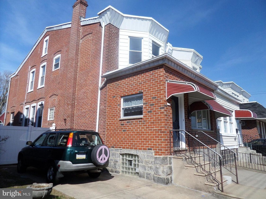 Primary Photo - 7040 Torresdale Ave
