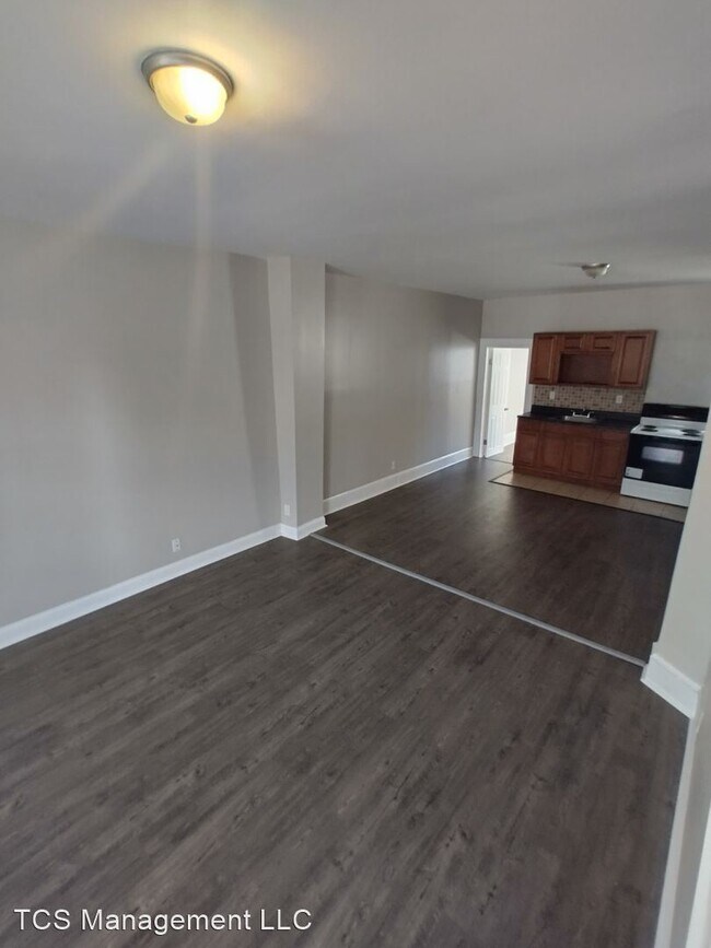 Building Photo - 4 br, 1 bath House - 420 South 61st Street...