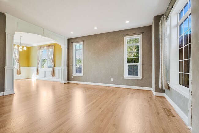 Building Photo - 15532 SE Henderson Way