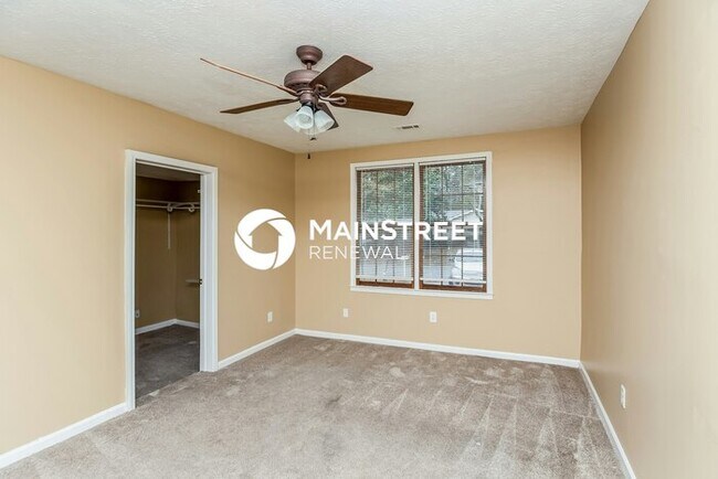 Foto del edificio - 4 Bedroom Pet-Friendly Home in McDonough, ...