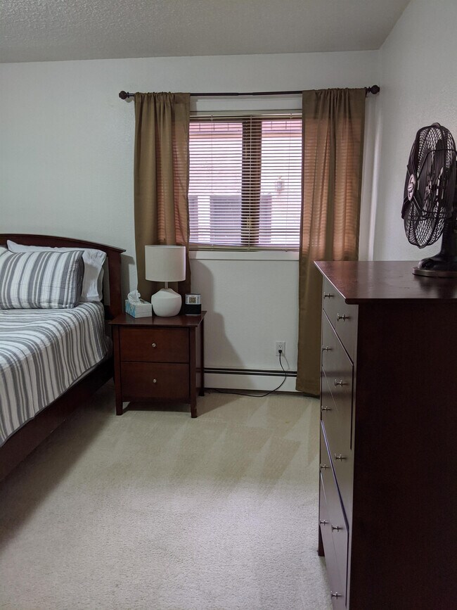 Foto del edificio - 4840 Mills Dr