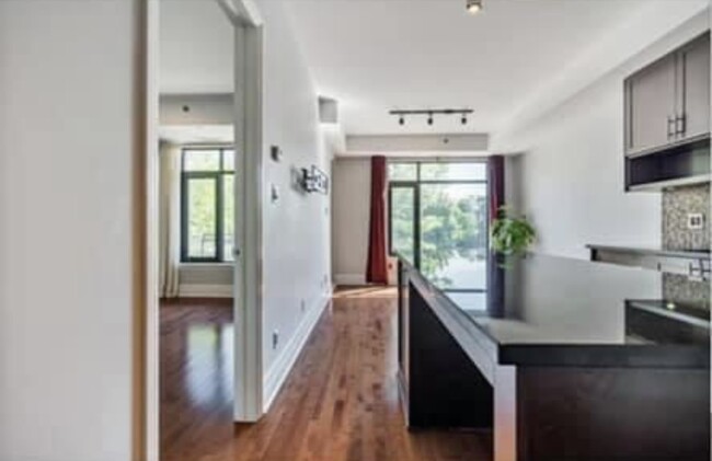 Building Photo - 808 Bronson Av