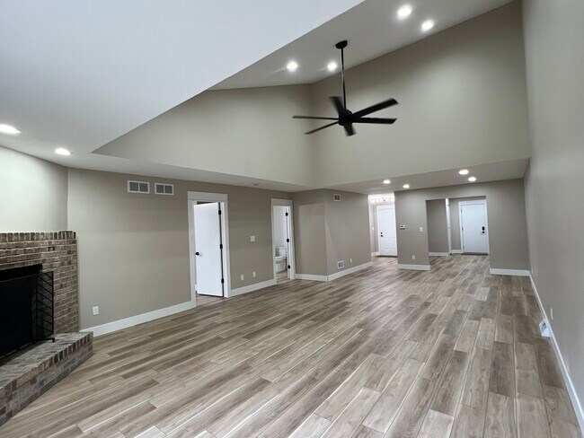 Foto del edificio - 109 Ravinia Dr