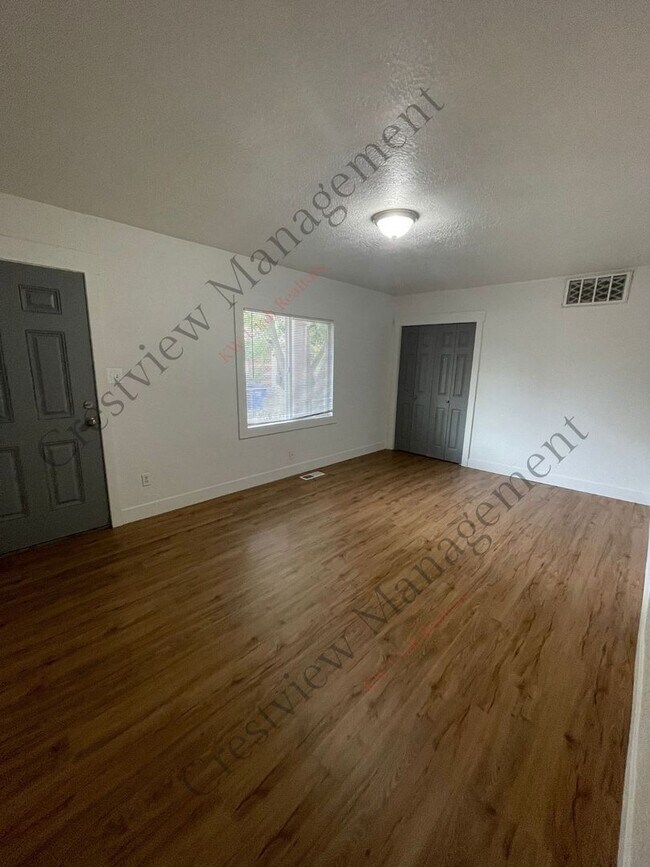 Foto del edificio - 452 E Lambourne Ave