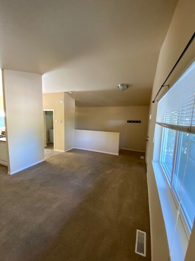 Foto del edificio - $2,095 / Charming 3 bedroom 2.5 bath Home in Prime Location