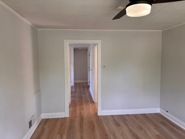 Foto del edificio - 239 E Maple Ave