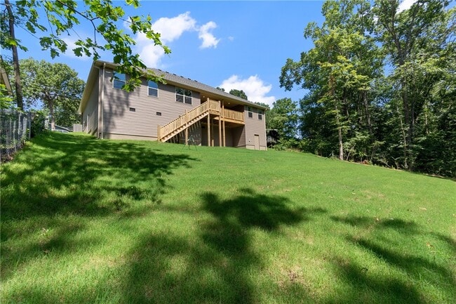 Building Photo - 17 Hollow Way Dr