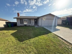 Building Photo - 10047 Three Oaks Wy
