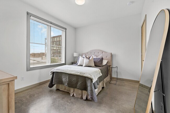 Building Photo - 1243 Martin St