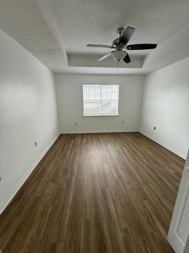 Building Photo - 2BD 2BA FLAT APARTMENT