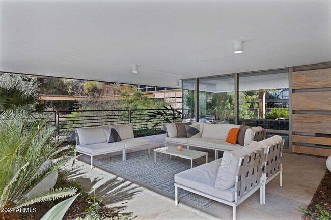 Building Photo - 7167 E Rancho Vista Dr