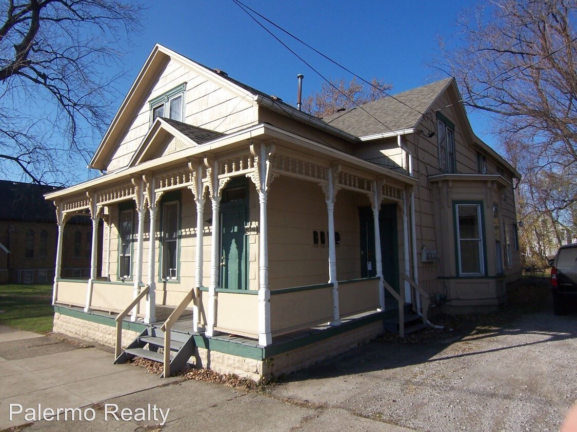 Primary Photo - 814 E 10th St
