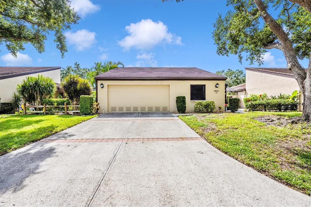 Primary Photo - 3905 Glen Oaks Manor Dr