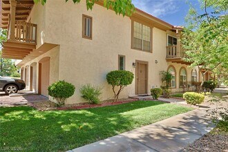 Building Photo - 3181 Pinehurst Dr