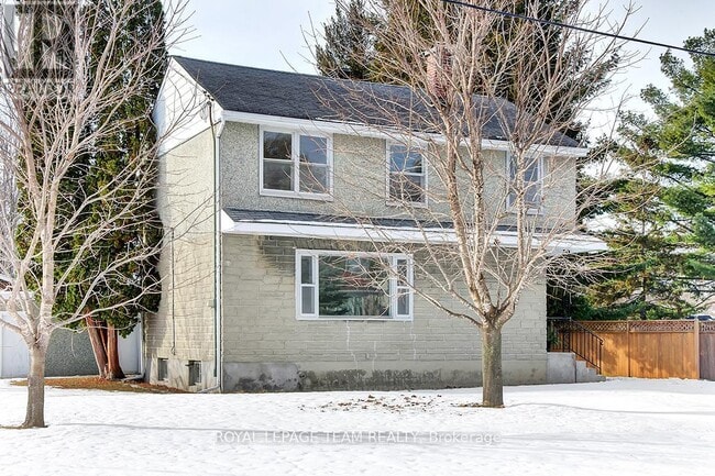 Building Photo - 1151 Normandy Crescent