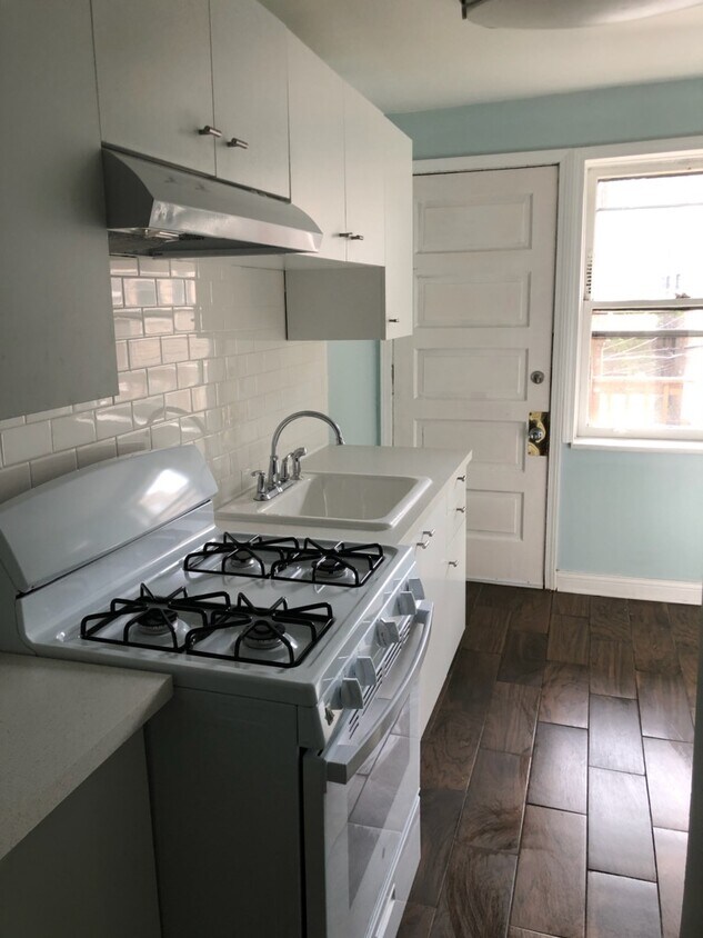 Completely Renovated Kitchen - 5112 S Woodlawn Ave