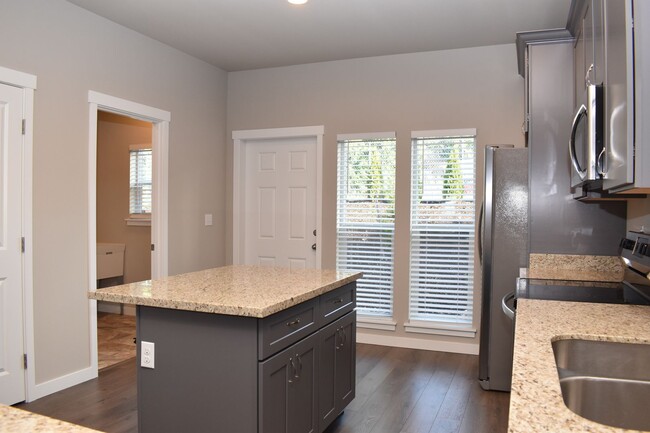 Building Photo - 4 Bedroom 2.5  Bath Home Built in 2018 in ...