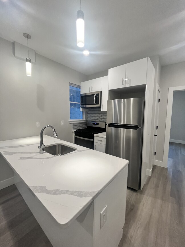 124 Neptune Ave 3L - 121 Neptune Ave