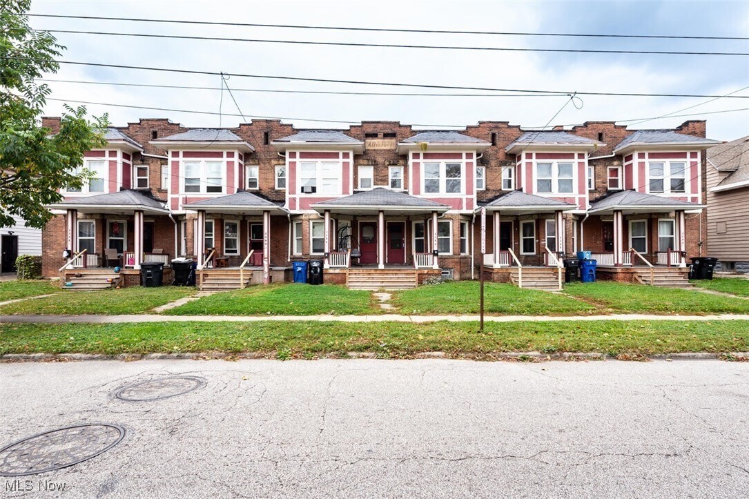 Foto principal - 3300 W 98th St