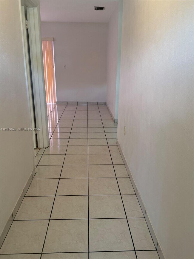 Foto del edificio - 17221 NW 42nd Ave