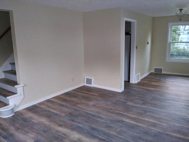 Foto del edificio - 1457 Sulzer Ave