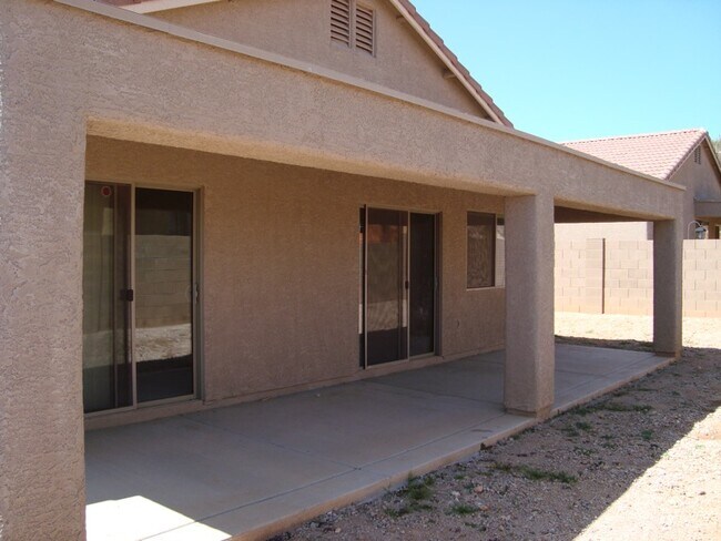 Covered patio - 3018 W Mountain Dew St