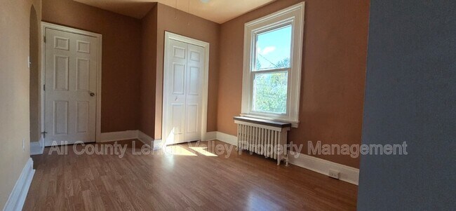 Foto del edificio - 118 E North St