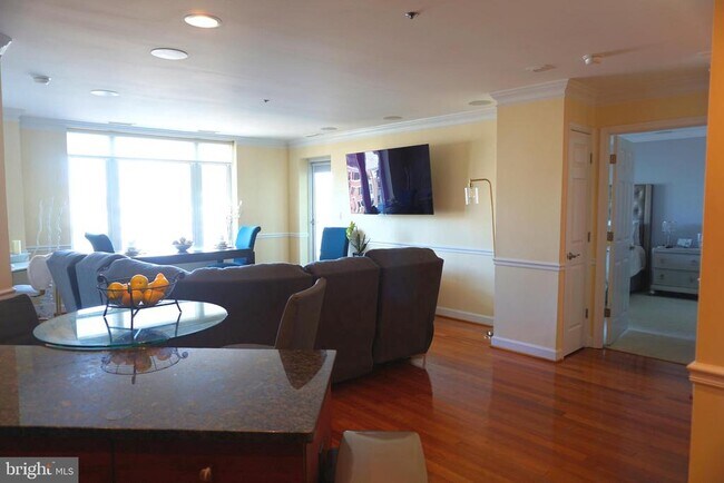 Building Photo - 100 Harborview Dr