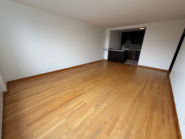 Foto del edificio - 3930 N Pine Grove Ave