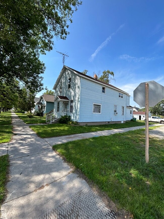 Building Photo - 802 Terrace Ave