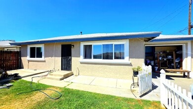 Building Photo - 124 N 12th Ave