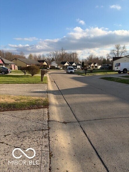 Foto del edificio - 5321 Gainsborough Ct