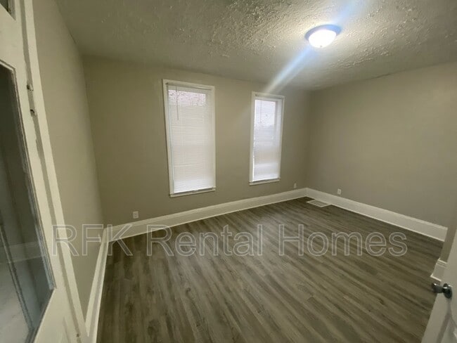 Foto del edificio - 108 N 6th St