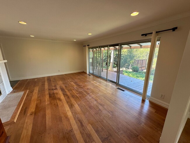 Foto del edificio - 3 Bed 3 Bath, Orinda Home, Close To BART