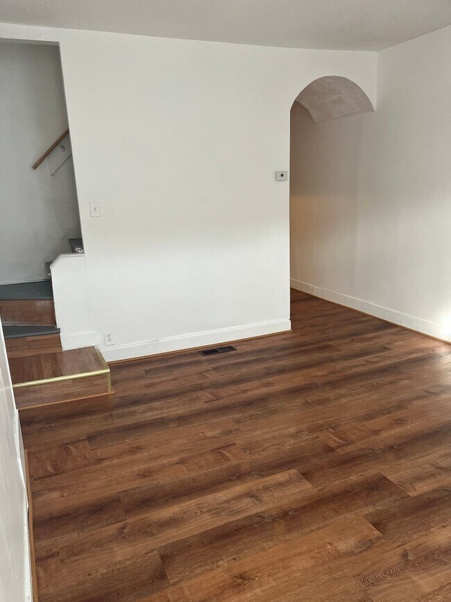 Foto del edificio - 1918 Penrose Ave