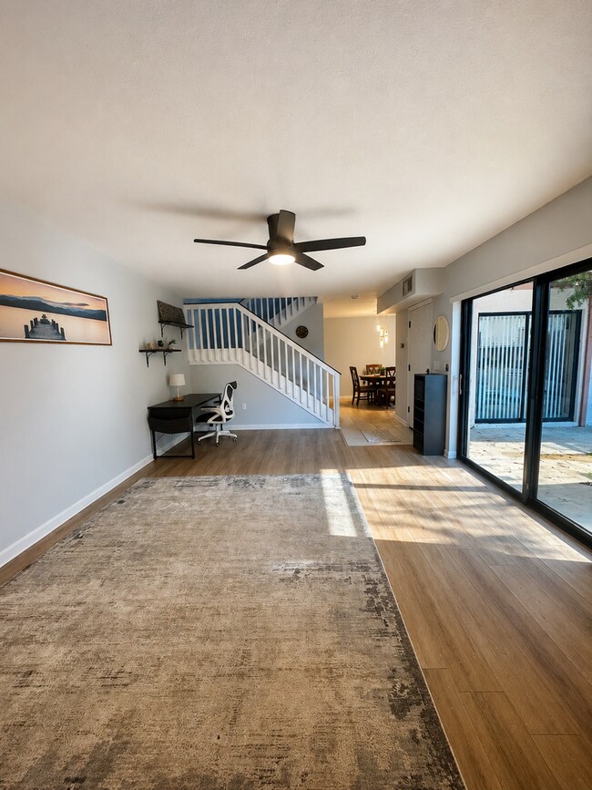 Foto del edificio - Spacious & Beautifully Updated Townhome in a Prime Location!