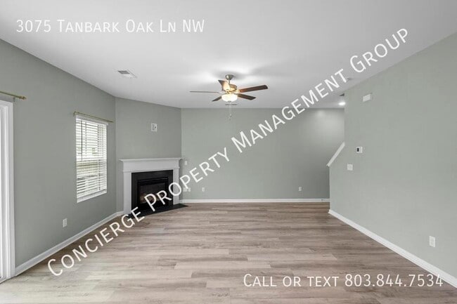 Foto del edificio - 3075 Tanbark Oak Ln NW