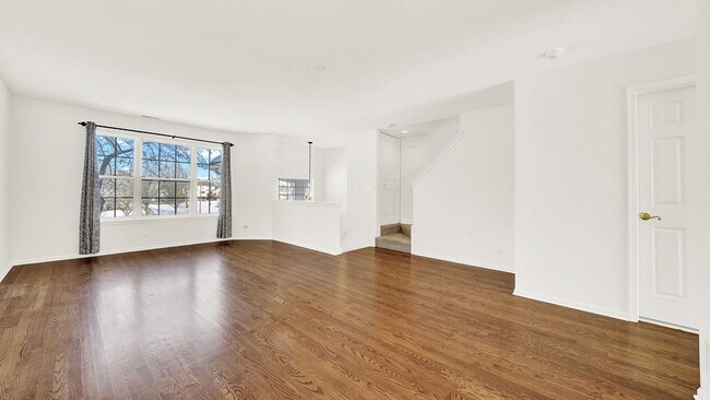 Building Photo - 2751 Woodmere Dr